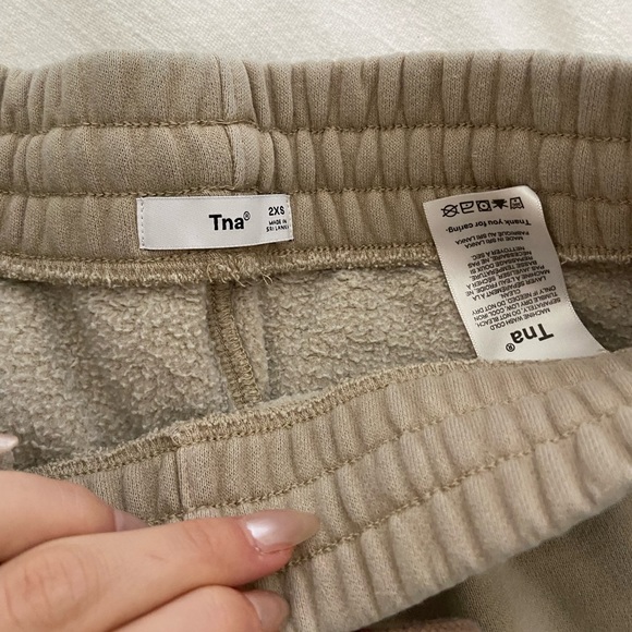 TNA aritzia jogger XXS - Picture 2 of 2